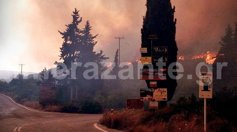 Σε εξέλιξη η πυρκαγιά στις Ορθονιές Ζακύνθου – Τεράστια η καταστροφή, αποκλείστηκαν δρόμοι (εικόνες)